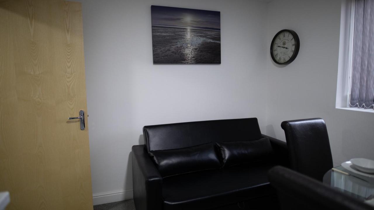 City Lodge Serviced Apartments Worcester City Centre - Parking Esterno foto